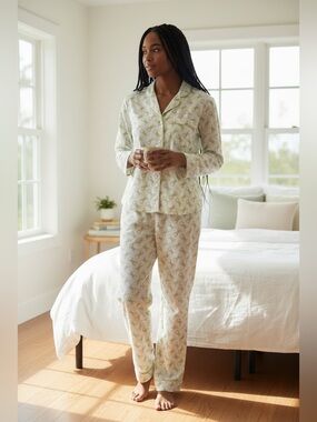 NWT Marigot Frog Print Long Pajama Set size XS